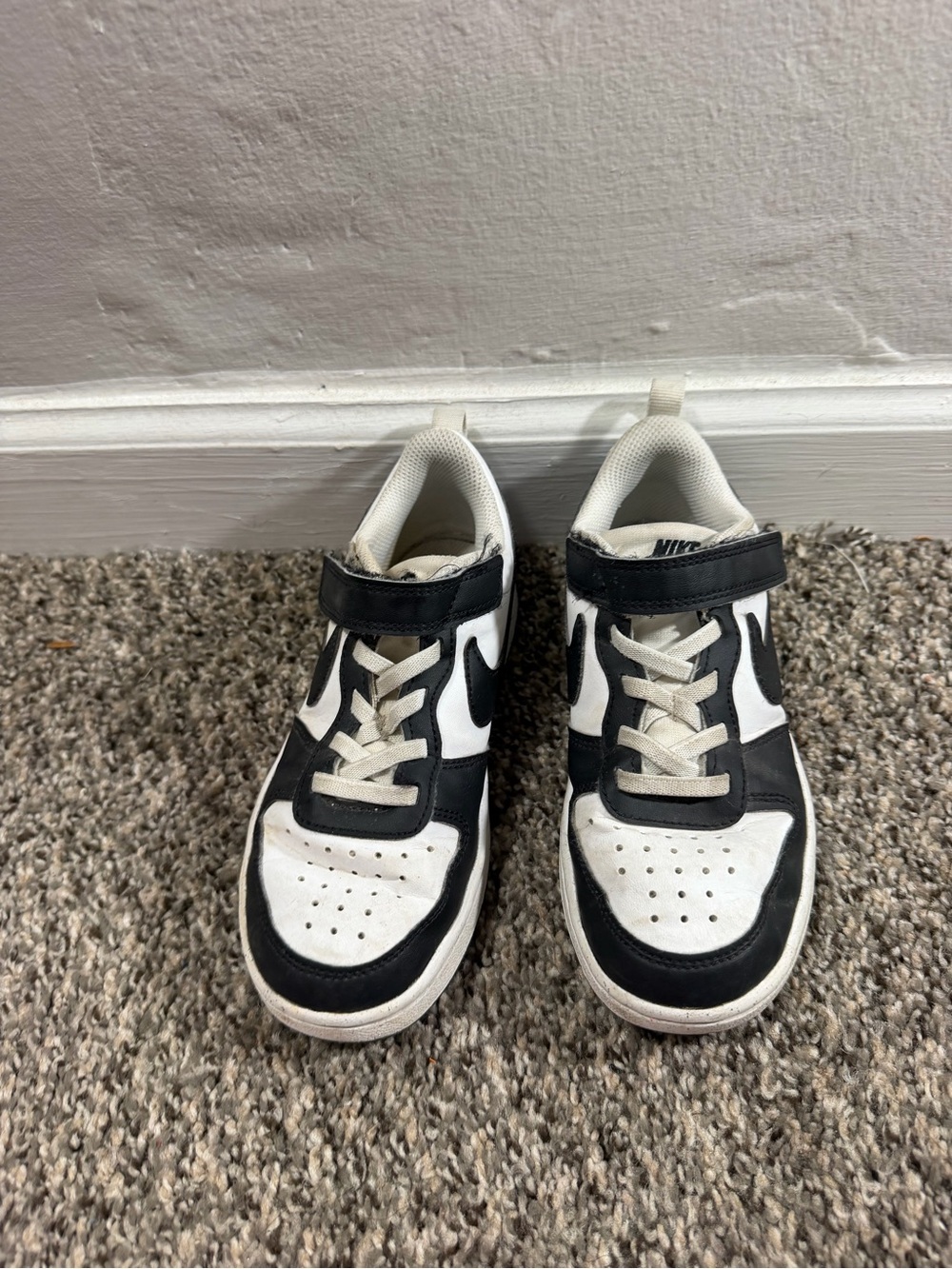 Nike Black and White Kids Sneakers with Hook-and-Loop Strap